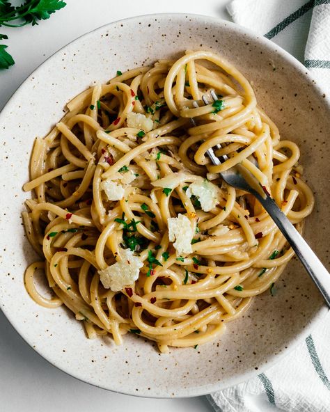 When you’re craving a bowl of childhood comfort with just a hint of adulting, make yourself a bowl of these garlicky brown butter parmesan noodles #recipes #dinner #easy #brownbutter #garlicnoodles #parmesan #butternoodles Butter Parmesan Noodles, Best Italian Dishes, Parmesan Noodles, Butter Noodles, Garlic Parmesan Pasta, Vegan Bolognese, Noodles Recipes, Buttered Noodles, Pasta Ingredients