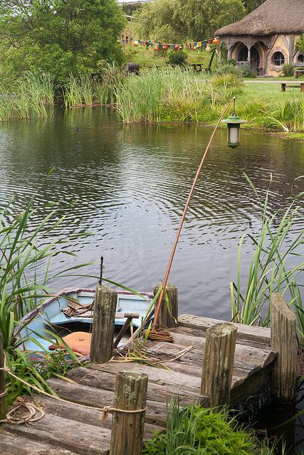 Pond Life, Country Scenes, Peaceful Places, Garden Cottage, Country Life, Country Living, Farm Life, Oahu, Beautiful Landscapes