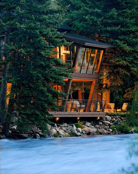 Modern treehouse suspended above a roaring river Modern Treehouse, Twilight House, Contemporary Exterior, Cabins And Cottages, River House, Tree Houses, Design Exterior, Cabin Fever, House Built