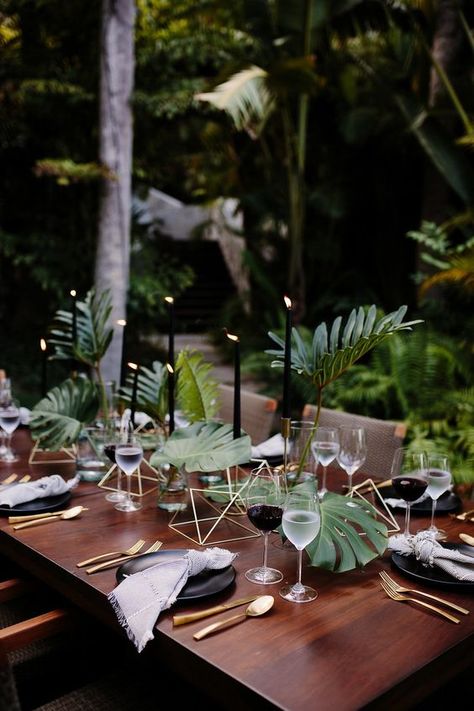 Moody Tropical, Dark Tropical, Jungle Wedding, Tulum Wedding, Salou, Theme Color, Tropical Theme, Black Candles, Mexico Wedding