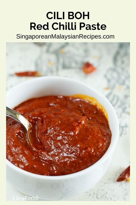 Cili boh is a red chilli paste, made with dried red chillies, and is an essential ingredient in Singapore, Malaysia and their neighbours. Red Chilli Paste Recipe, Chilli Paste Recipe, Pantry Hacks, Homemade Spice Mix, Seasoning Blends, Dried Chillies, Paste Recipe, Chilli Paste, Homemade Spices