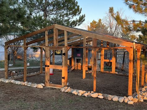 Extra Large Chicken Coop, Chicken Run Plans, Building Yourself, Chicken Coop Ideas, Backyard Chicken Coop, Cute Chicken Coops, Chicken Coop Garden, Chicken Barn, Chicken Pen