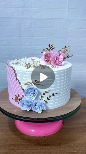 Videos Of Cake Decorating, Deco Cake Simple, Decorating A Birthday Cake, February Birthday Cake Ideas, Buttercream Cake Designs Wedding, New Year Cake Design 2024, Cakes Ideas For Women, Buttercream Cake Designs Birthday, Popular Cake Designs