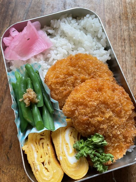 Pinoy Bento Box Ideas, Asian Packed Lunch, Cheap Bento Box Ideas, American Bento Box Ideas, Husband Bento Lunch, University Meal Ideas, Japanese Bento Box Aesthetic, Healthy Korean Lunch, Bento Box Chicken