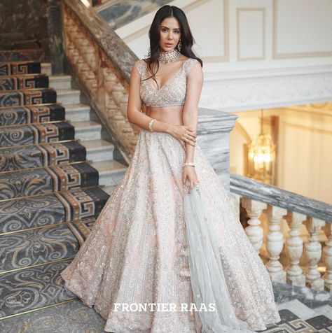 Frontier Raas on Instagram: “𝑺𝒐𝒏𝒂𝒎 𝑩𝒂𝒋𝒘𝒂 𝑰𝒏 𝑭𝒓𝒐𝒏𝒕𝒊𝒆𝒓 𝑹𝒂𝒂𝒔 Sonam wears an exquisite reception ensemble that brings to life geometric architectural patterns highlighted…” Sonam Bajwa Lehenga, Maroon Bridal Lehenga, Pastel Lehenga, Architectural Pattern, Fashion Terms, Traditional Indian Outfits, Expensive Clothes, Indian Couture, Bridal Lehenga