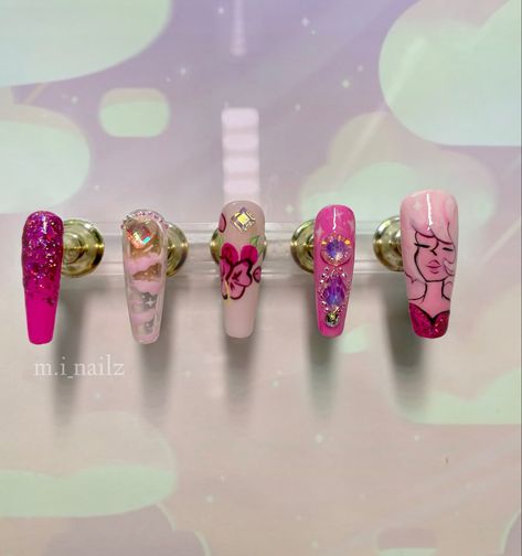 #nails #nailart #nailartist #pressons #pressonnails #nailcrystals #gelnails #stevenuniverse #su #pinkdiamond #pinkdiamondnails Steven Universe Nail Designs, Steven Universe Nails, Rose Quartz Steven, Rose Quartz Steven Universe, Rose Quartz Nails, Character Nail Art, Set Nails, Quartz Nail, Inspired Nails