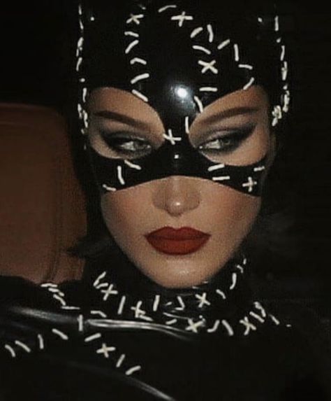 Catwoman Makeup, Belle Halloween, Cat Women, Cat Woman, Bella Hadid Outfits, Natural Lipstick, Halloween Costume Outfits, Girl Boss Style, Cat Woman Costume