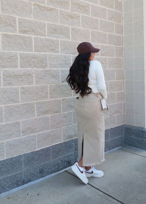 Formal Dress With Nike Dunks, Maxi Length Skirt, Modest Urban Outfits, Movie In The Park Outfit, Modest Hot Outfits, Cute End Of Summer Outfits, Modest Fashion Women, Biblical Modesty Outfits, Cute Fall Plus Size Outfits