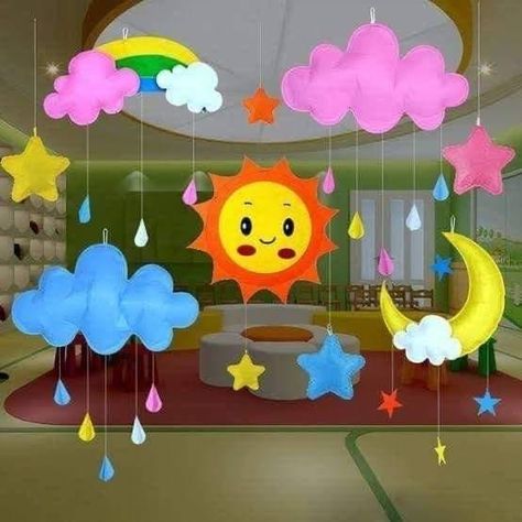 Sky Class Decoration, Seasons Decorations Classroom, Classroom Ceiling Decorations Preschool, Hanging For Preschool Decoration, School Corridor Decoration, Day Care Ideas Decoration, Classroom Hanging Decorations Ceilings, School Corridor Decoration Ideas, Kindergarten Corridor