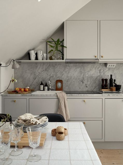 my scandinavian home: Inspiration from a Swedish Attic Apartment with Low Angled Ceilings Attic Kitchen Ideas, Small Attic Apartment, Light Grey Kitchen, Light Oak Dining Table, Attic Kitchen, Light Grey Kitchen Cabinets, Cupboards Kitchen, Light Grey Kitchens, Glass Partition Wall