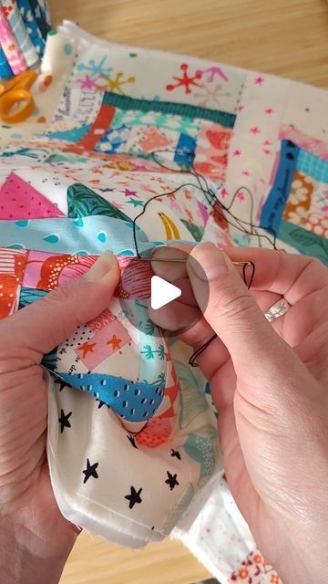 Rosie Taylor on Instagram: "✨️HAND-QUILTING TUTORIAL✨️ How to make your knot and bury it at the start and finish.  My colleague @amandathomas_creative taught me this neat way to make a triple knot, and I've never looked back!! To bury the knot, you need to wiggle your needle about in the hole to stretch it slightly.   I'm using DMC perlè cotton (size 8) and one of my favourite needles for hand-quilting, a prym long cotton darner!!! I've tried so many needles and I keep coming back to these! They are very sharp and long! Whatever you're comfortable with though. Yes, I don't use a thimble! Sorry, I know that's going to worry some of you!!! 😆  As for the quilting, I stitch mostly next to seams, about ⅛" away, but anything goes here. No rules!!! The glorious quilt block pattern is #sobearyinl Quilt Ties Knots, Hand Quilting Ideas, Big Stitch Hand Quilting, Quilters Knot, Hand Quilting Technique, Sewing Methods, Quilting Tutorial, Perle Cotton, Quilt As You Go