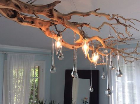 Plenty of ideas for decorating the home come from nature. It gives us beautiful colors, shapes, materials, and all new ideas and inspiration. Whether you Tree Branch Decor Diy, Tree Branch Light, Chandelier Tree, Branch Light, Driftwood Chandelier, Tree Branch Decor, Branch Chandelier, Luxury Lamps, Custom Blinds