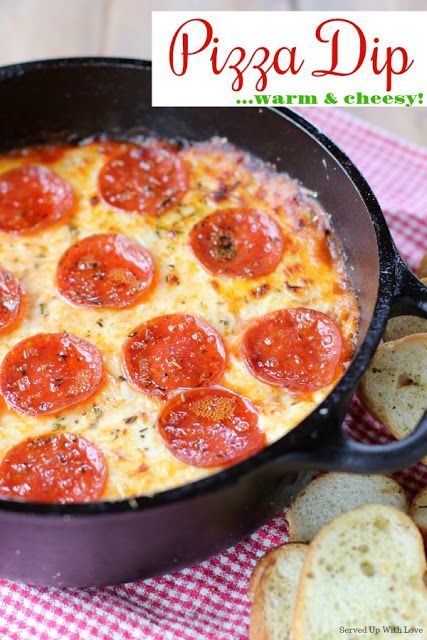 Warm and cheesy Pizza Dip is the dip everyone is going to rave over. Its an easy recipe to make for any party or tailgate. #pizza #appetizers Cheesy Pizza Dip, Pizza Dip, Pizza Appetizers, Cheesy Pizza, Pizza Sauce Homemade, Pizza Margherita, The Dip, Cheese Dip, Good Pizza