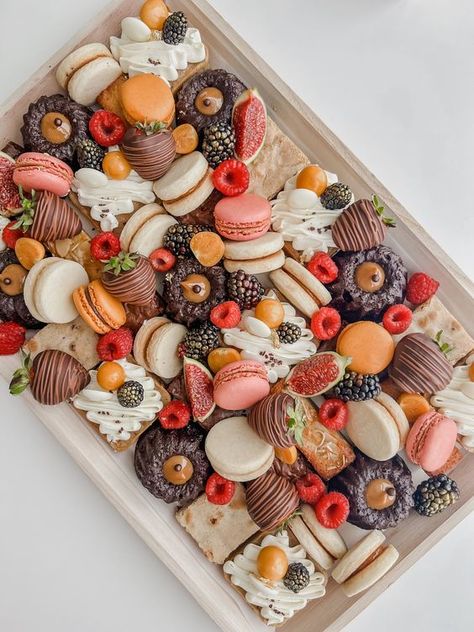 Sweet Grazing Platter, Dessert Grazing Board, Sweet Boards, Sweet Platter, Gift Wrapping Birthday, Board Night, Dessert Charcuterie, Gift Wrapping Wedding, Gift Wrapping Christmas