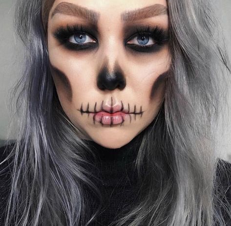 Scary Face Paint, Halloween Makeup Witch, Halloween Makeup Sugar Skull, Beetlejuice Makeup, Fake Makeup, Handmade Halloween Costumes, Holloween Makeup, Best Halloween Costumes Ever, Classic Halloween Costumes