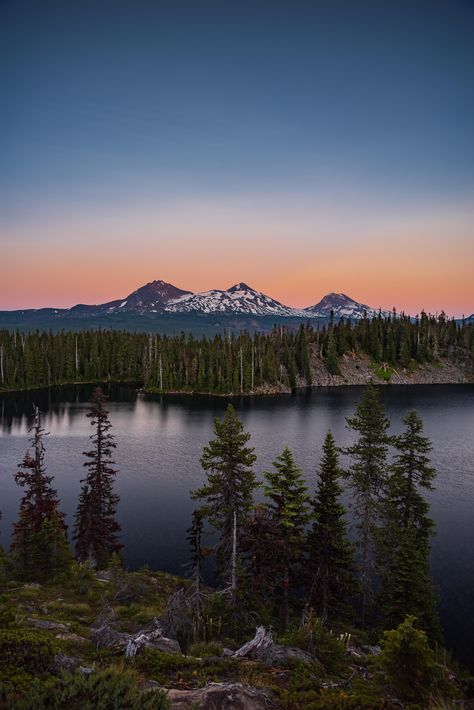 Three Sisters Oregon. [4911x7360] [OC]  Click the link for this photo in Original Resolution.  If you have Twitter follow twitter.com/lifeporn5 for more cool photos.  Thank you author: https://bit.ly/3dKWhR8  Broadcasted to you on Pinterest by pinterest.com/sasha_limm  Have The Nice Life! Oregon Aesthetic, Oregon Mountains, Oregon Landscape, Sisters Oregon, Beautiful Oregon, Middle Sister, Sister Pictures, Mountain High, Cascade Mountains