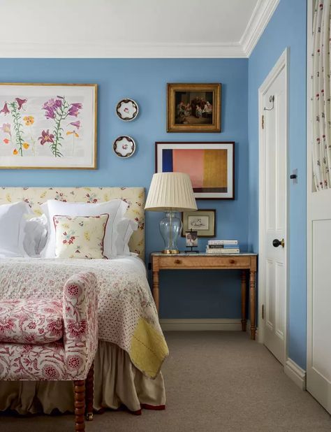 Octavia Dickinson's London house | House & Garden Lulworth Blue, Best Blue Paint Colors, Oval Room Blue, Headboard Cover, Arts And Crafts House, Blue Paint Colors, Farrow And Ball, London House, Up House