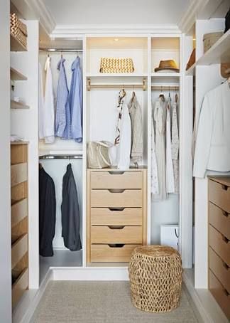 Small Closet Solutions, Small Walk In Closet Organization, Organizing Walk In Closet, Small Walk In Closet, Bedroom Closet Storage, Walking Closet, Closet Hacks Organizing, Dream Closet Design, Walk In Closet Design