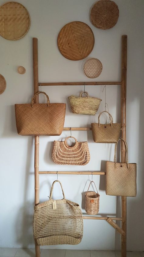 Collection Of Bags, Retail Bag Display, Coastal Store Design, Display Bags Ideas, Boutique Purse Display Ideas, Bags Display Ideas, Boutique Collection Ideas, Bags Store Design, Boho Store Design