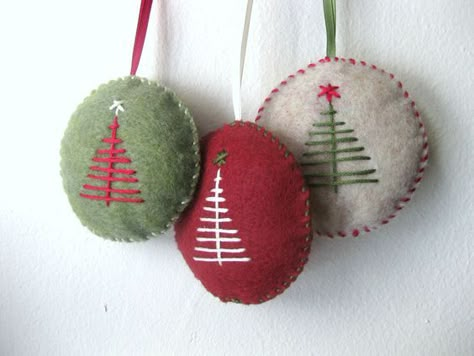 felt ornaments | Christmas ornament set in felt - handmade felt ornaments: Handmade Felt Ornament, Felt Christmas Decorations, Felt Decorations, Felt Christmas Ornaments, Christmas Ornament Sets, Christmas Sewing, Handmade Christmas Ornaments, Noel Christmas, Christmas Embroidery