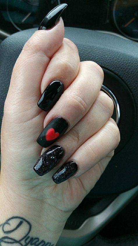 Black With Heart Nails, Bruh Girl Nails, Black And Red Nails Design Ideas, Red Black Valentine Nails, Black Nails Red Heart, Red And Black Valentine Nails, Black Nails With Heart, Black And Red Valentines Nails, Valentines Day Nails Black