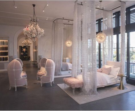 Restoration Hardware Style Bedroom, Comfy Bedroom Ideas, Warehouse Gallery, Luxury Dorm Room, Kids Room Interior Design, Daughter Bedroom, Comfy Bedroom, Air Bnb, Rooftop Restaurant