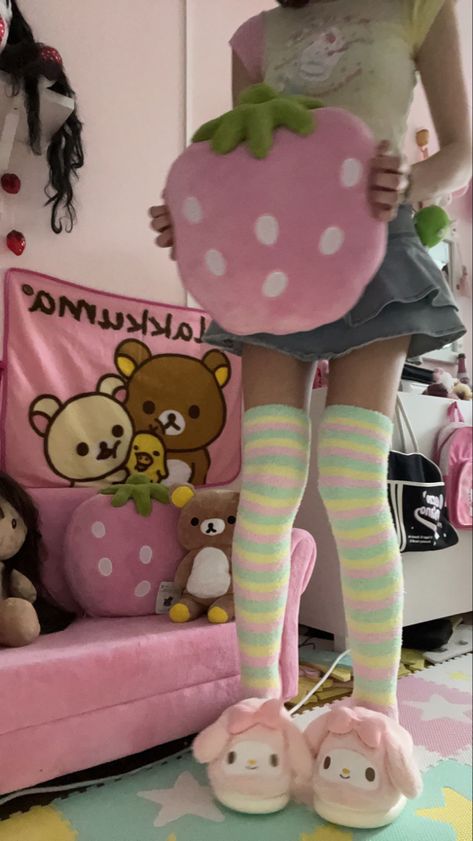 Cute Core Clothing, Kawaii Kei Outfit, Candy Core Outfits, Cute Core Clothes, Kawaii Core Outfit, Yume Kawaii Fashion, My Melody Outfit, Bear Sanrio, My Melody Strawberry