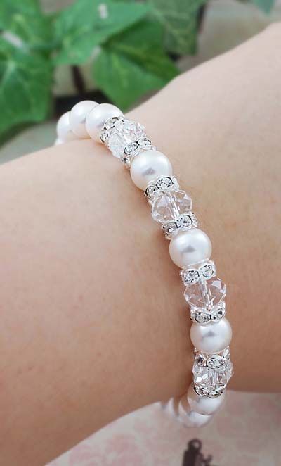 Jewellery Pearl, Bracelets Ideas, Pearl Bracelets, Beads Bracelet Design, Homemade Jewelry, A Bracelet, Bridal Bracelet, Beaded Bracelets Diy, Bridal Jewellery