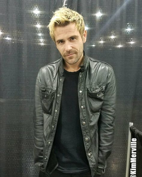 Matt Ryan Actor, Matt Ryan Constantine, Constantine Hellblazer, Legends Of Tommorow, King Shark, Handsome Male Models, John Constantine, Johnny Bravo, Matt Ryan