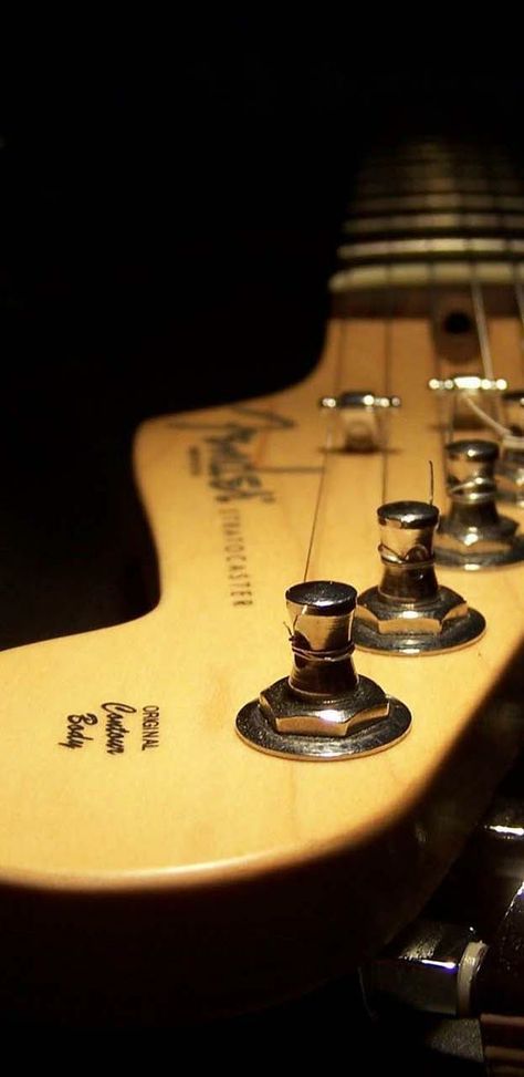 Fender Stratocaster Wallpaper, Wallpaper Iphone Music, Trendy Wallpaper Iphone, Iphone Music, Trendy Wallpaper, Music Guitar, Fender Stratocaster, Chess Board, Wallpaper Iphone