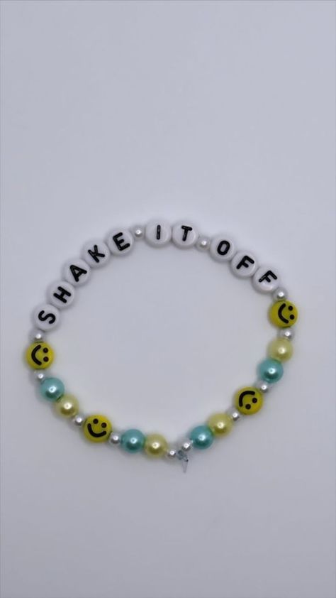 Shake It Off Bracelet, Swifty Bracelets, Swiftie Bracelets, Eras Bracelets, Clay Bead Necklace, Cute Friendship Bracelets, Friendship Bracelets With Beads, Friendship Bracelets Designs, Birthday Bracelet