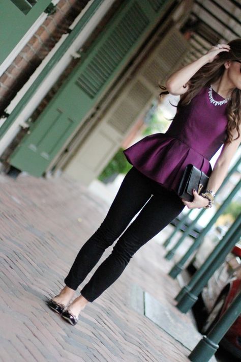 Love peplum tops and this color would be great with my hair! The only thing I don't love is the necklace - not my style. Latest Outfits, Work Attire, Style Outfits, Outfits Casuales, Look Cool, Passion For Fashion, Her Hair, Pretty Outfits, Work Outfit