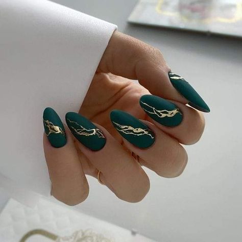 Green Gold Nail Art, Gold Green Nails, Green Nails Gold, Green Gold Nails, Black Gel Nails, Emerald Nails, Dark Green Nails, Nails Yellow, Green Nail Designs