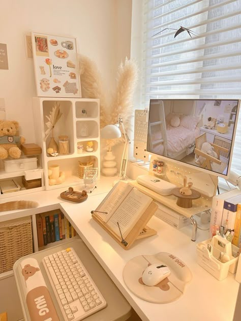 Aesthetic Bedroom Setup, Beige Desk Aesthetic, Cute Bedroom Ideas Aesthetic Cozy, Aesthetic Room Inspiration Cozy, Cozy Desk Decor, Cozy Desk Setup Aesthetic, Room Makeover Inspiration Aesthetic, Soft Korean Aesthetic Room, Cute Desk Aesthetic