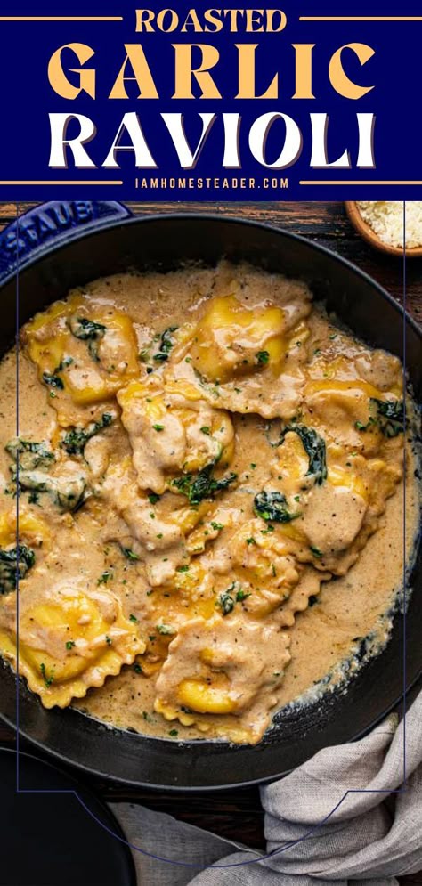 Roasted Garlic Ravioli, Cheese Ravioli Recipe, Spinach Dinner, Spinach And Cheese Ravioli, Creamy Spinach Sauce, Spinach Sauce, Garlic And Olive Oil, Ravioli Recipe, Pasta Dinner Recipes