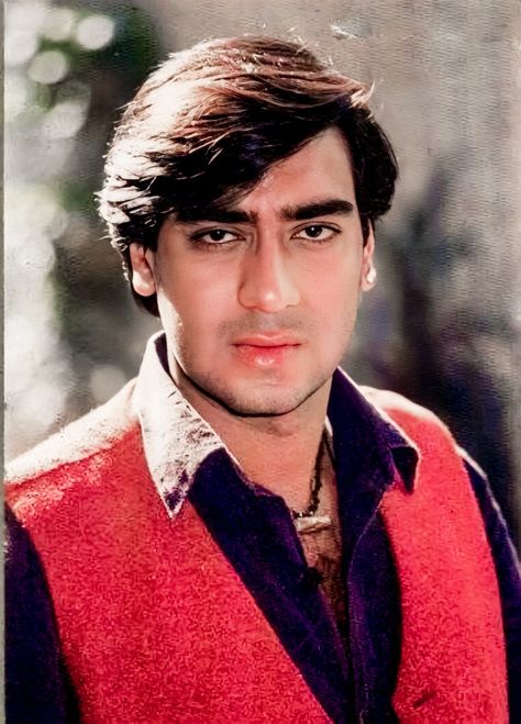 Indian movie actor ajaydevgan Ajay Devgan Old Photos, Birthday Wishes Gif, Ajay Devgan, New Movie Images, People Faces, National Film Awards, New Photos Hd, Drawing People Faces, Photo Album Quote