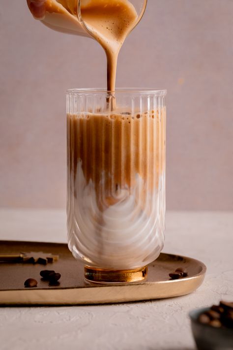 Sweetened espresso being poured over a glass of milk. Spanish Latte, Unique Recipes Desserts, Coffee Creamers, Vegan Baking Recipes, Non Alcoholic Cocktails, Cinnamon Coffee, Unique Desserts, Protein Shake Recipes, Chocolate Tea