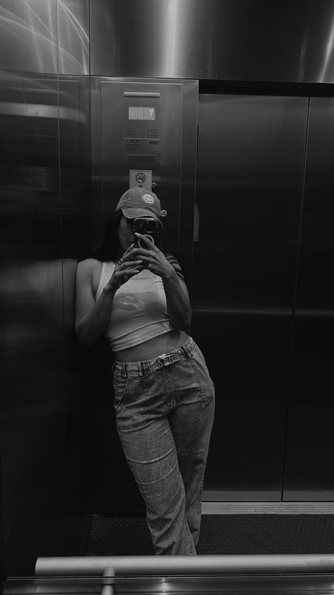 Elevator Inspo Pics, Lift Poses Ideas, Pictures In Elevator, Lift Pics Aesthetic, Elevator Poses Instagram, Lift Selfie Ideas, Elevator Pics Instagram, Elevator Selfie Instagram, Elevator Selfie Aesthetic