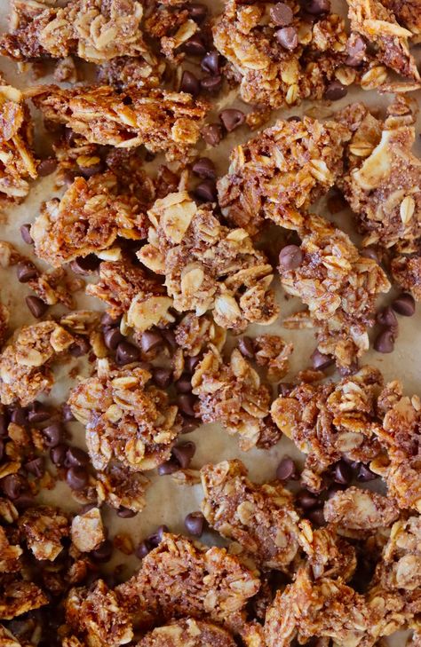 Chocolate Espresso Granola, Healthy Granola Cups, Homemade Granola Chocolate, Granola Flavors, Coffee Granola, Almond Granola Recipe, Gourmet Granola, Chocolate Chip Granola, Homemade Cereal