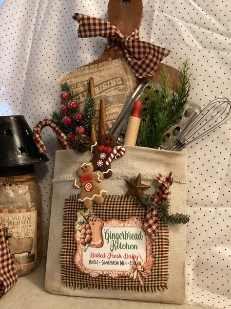 Christmas Wall Pocket Ideas, Country Kitchen Wall Decor Ideas, Diy Country Christmas Decor, Gingerbread Christmas Crafts, Diy Gingerbread Decorations, Gingerbread Kitchen, Gingerbread Baking, Christmas Booth, Gingerbread Decor