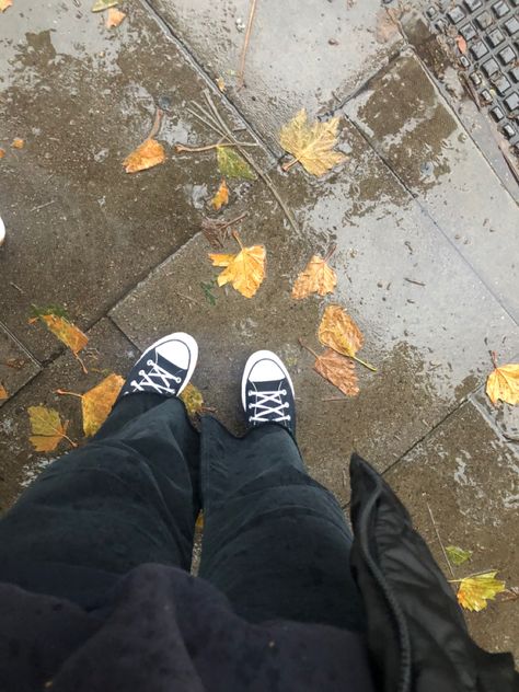 #fall #london #aesthetic #converse #vibes #fitcheck Converse Girl Aesthetic, Fall In London, Aesthetic Converse, Core Aesthetics, London Aesthetic, Girls Converse, My Vibe, In London, Converse