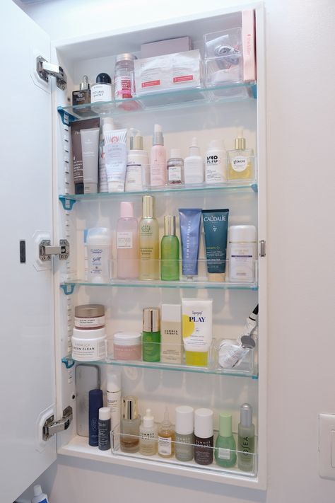 Medicine Cabinet Organization, Aesthetic Medicine, Future Apartment, Room Ideas Bedroom, Aesthetic Bedroom, Bathroom Inspiration, Makeup Organization, Medicine Cabinet, Washi Tape