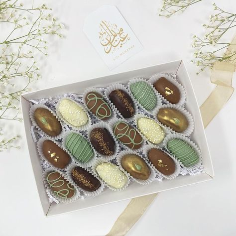 Dates Chocolate, Chocolate Dates, Chocolate Candy Recipes, Catering Ideas Food, Premium Chocolate, Sweet Box, Post Ideas, Cookie Desserts, Chocolate Box