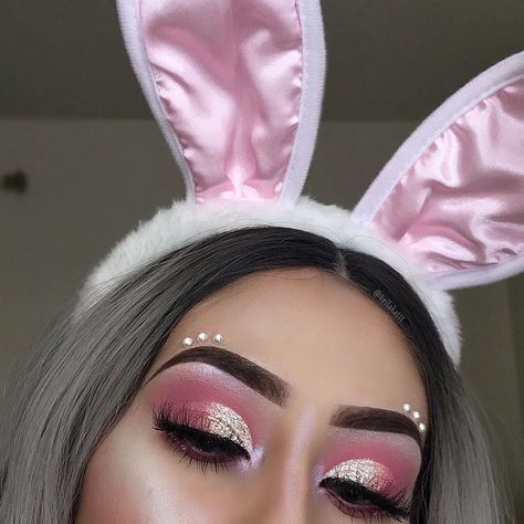 Bunny Halloween Makeup, Rosa Make-up, Bunny Makeup, Halloween Make-up Looks, Makeup Purple, Cute Halloween Makeup, Easter Makeup, Rave Makeup, Smink Inspiration