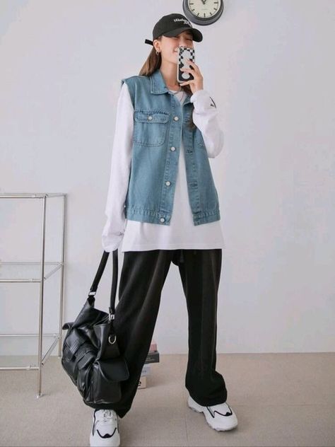 Sleeveless Denim Jacket Outfit, Sleeveless Jean Jacket Outfit, Jeans Outfit Hijab, Denim Jacket Outfit Women, Denim Jeans Outfit, Sleeveless Jean Jackets, Jacket Outfit Women, Jean Jacket Outfits, Denim Jacket Outfit