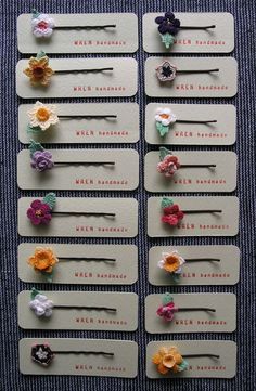 pinches en crochet 30 Aesthetic, Penanda Buku, Crochet Hair Clips, Crocheted Flower, Crocheted Flowers, Pola Amigurumi, Crochet Hair Accessories, Pola Sulam, Crochet Flower Patterns