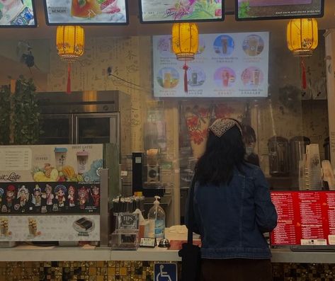 Boba Barista Aesthetic, Boba Shop Exterior, Aesthetic Boba Shop Interior, Boba Shop Aesthetic, Bubble Tea Shop Aesthetic, Boba Store, Aesthetic Boba Shop, Boba Aesthetic, Boba Shop