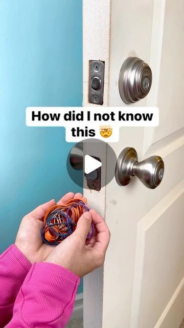 Liz & Jeff on Instagram: "Use a rubber band to keep the door open #door #bedroom #smart #locks" Diy Door Lock, Door Knob Lock, Door Bedroom, Door Open, Open Door, Diy Door, Door Opener, Door Knob, Rubber Band