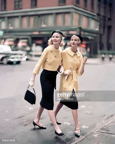 Glamour 1958 50's Fashion, Walking Down The Street, Teddy Boys, Look Retro, Fashion 1950s, 1950s Style, 50 Style, Victoria Secrets, Vestidos Vintage