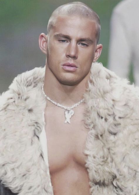 Channing Tatum Channing Tatum Model, Cinema Theatre, Channing Tatum, Boyfriend Style, Muscle Men, Mens Street Style, Art Reference Poses, Favorite Celebrities, Actors